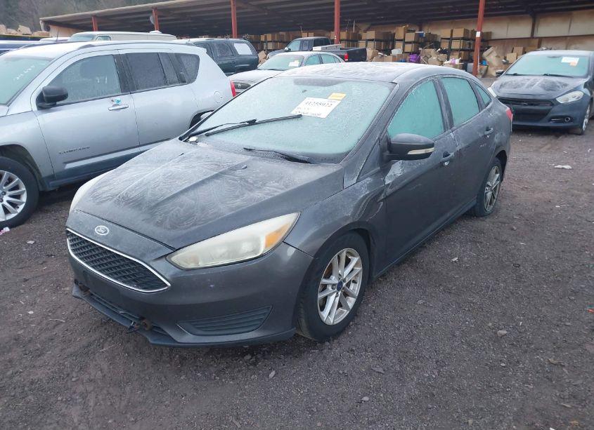 Photo 2 of 2016 Ford Focus SE (VIN 1FADP3F21GL266262)