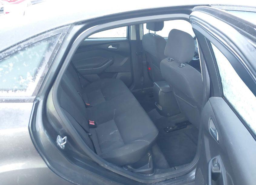 Photo 8 of 2016 Ford Focus SE (VIN 1FADP3F21GL266262)