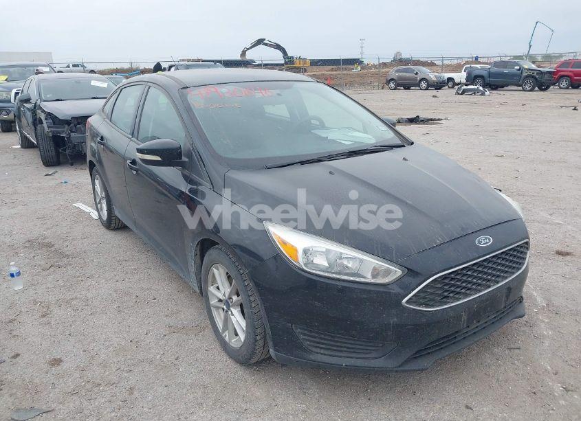 2016 Ford Focus SE (VIN 1FADP3F21GL305027) main photo