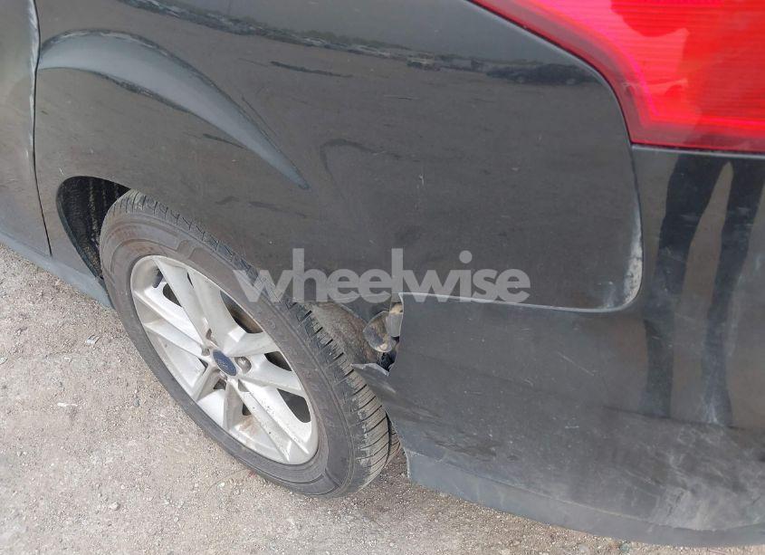 Photo 12 of 2016 Ford Focus SE (VIN 1FADP3F21GL305027)