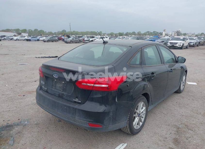 Photo 4 of 2016 Ford Focus SE (VIN 1FADP3F21GL305027)