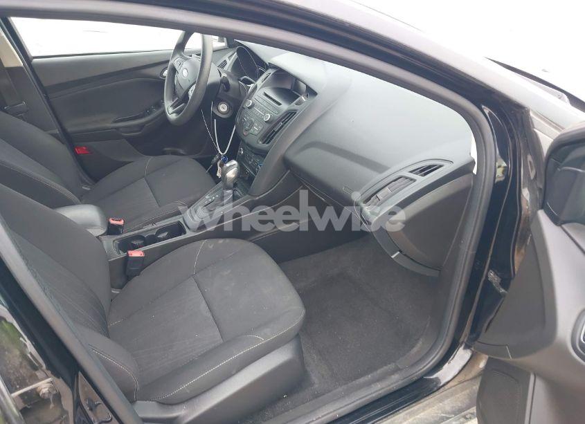 Photo 5 of 2016 Ford Focus SE (VIN 1FADP3F21GL305027)