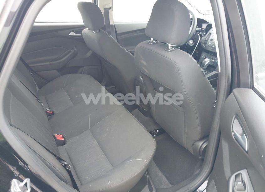 Photo 8 of 2016 Ford Focus SE (VIN 1FADP3F21GL305027)