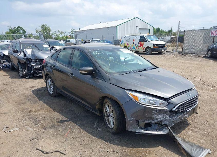 2016 Ford Focus SE (VIN 1FADP3F21GL313743) main photo