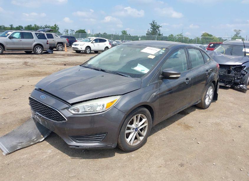 Photo 2 of 2016 Ford Focus SE (VIN 1FADP3F21GL313743)