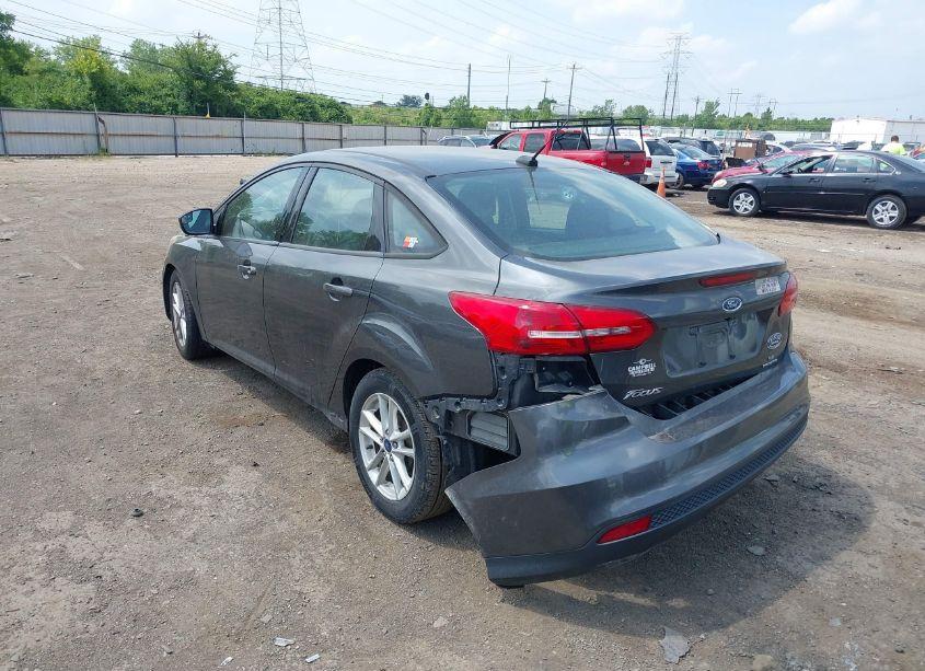 Photo 3 of 2016 Ford Focus SE (VIN 1FADP3F21GL313743)