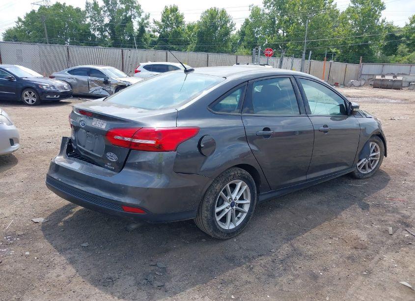 Photo 4 of 2016 Ford Focus SE (VIN 1FADP3F21GL313743)