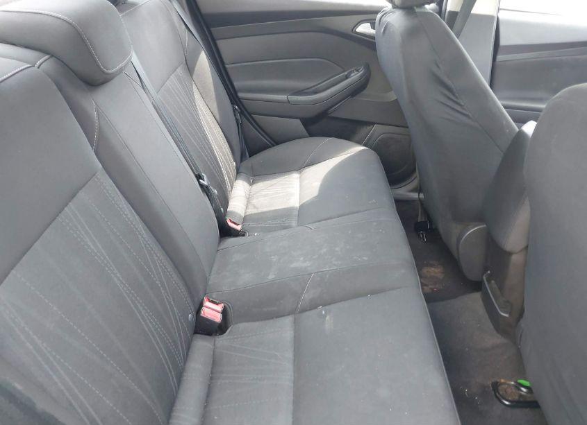 Photo 8 of 2016 Ford Focus SE (VIN 1FADP3F21GL313743)