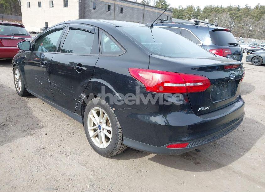 Photo 3 of 2016 Ford Focus SE (VIN 1FADP3F21GL323429)