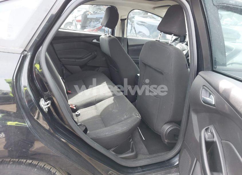 Photo 8 of 2016 Ford Focus SE (VIN 1FADP3F21GL323429)