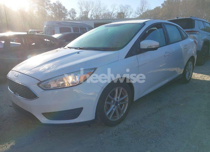 Photo 2 of 2016 Ford Focus SE (VIN 1FADP3F21GL348458)