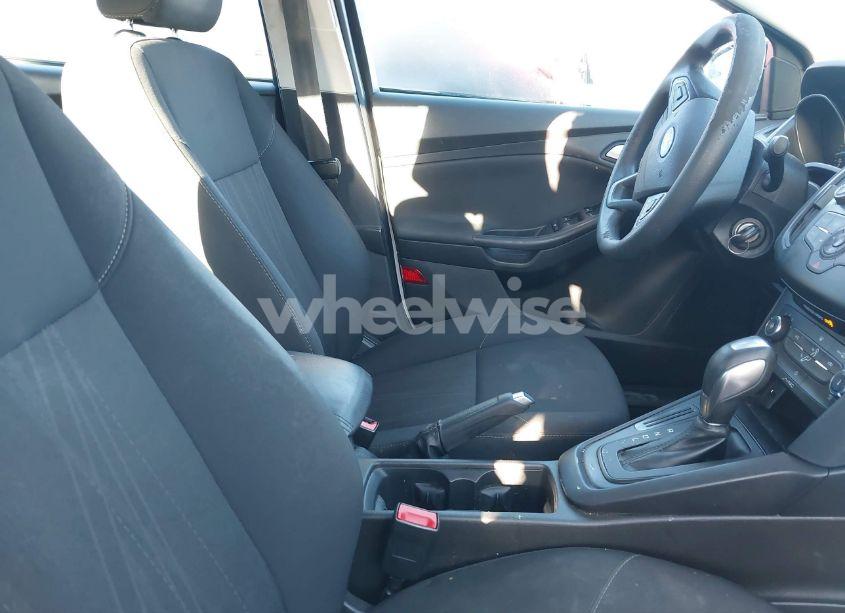 Photo 5 of 2016 Ford Focus SE (VIN 1FADP3F21GL348458)