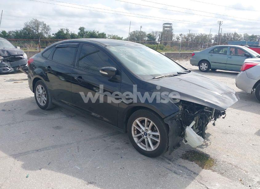 2016 Ford Focus SE (VIN 1FADP3F21GL357208) main photo