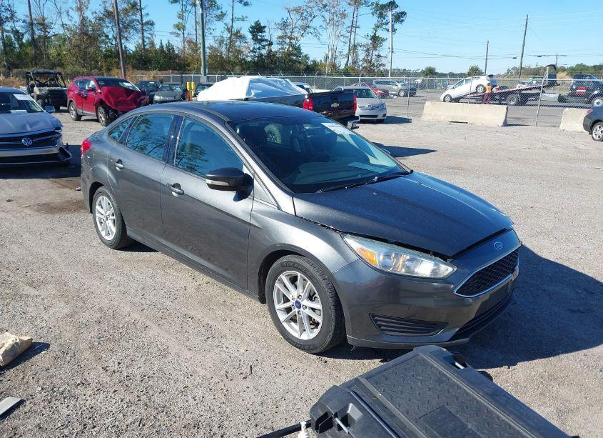 2016 Ford Focus SE (VIN 1FADP3F21GL373764) main photo