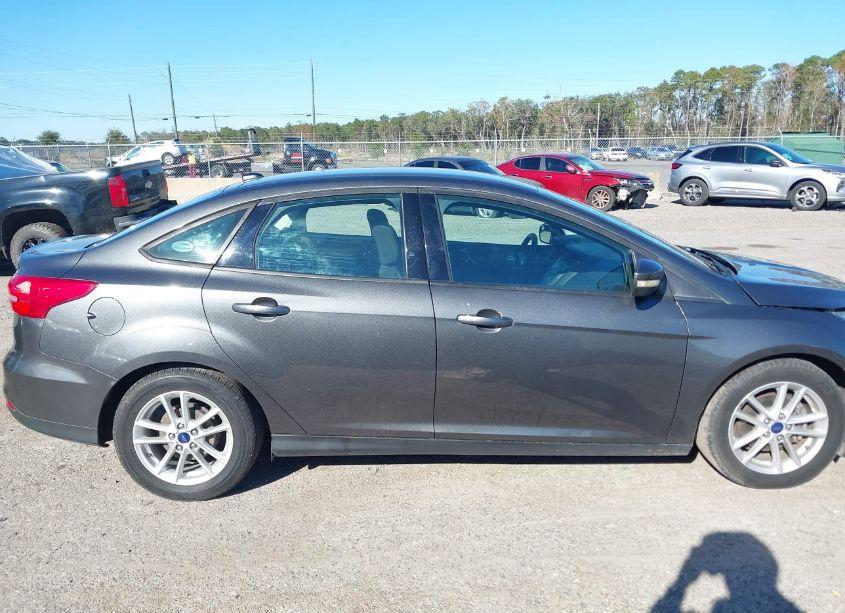 Photo 13 of 2016 Ford Focus SE (VIN 1FADP3F21GL373764)