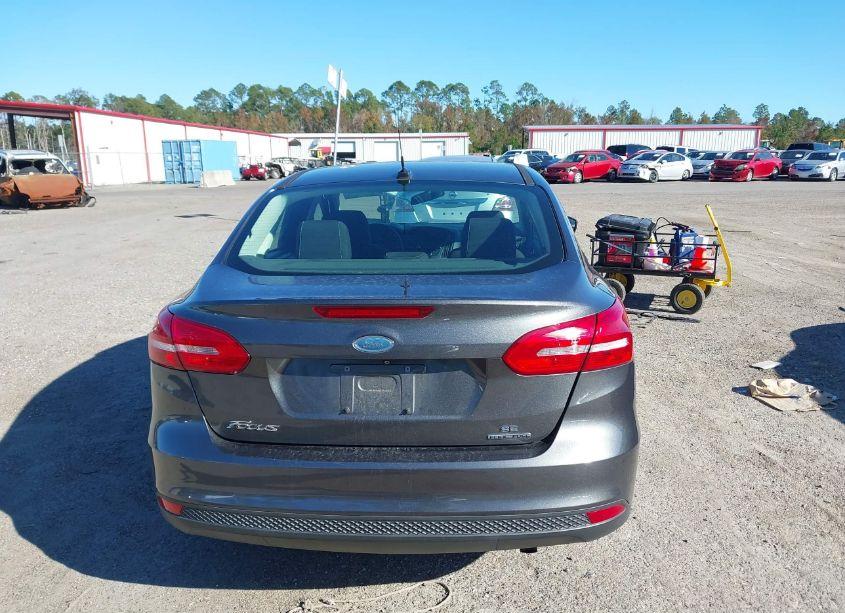 Photo 16 of 2016 Ford Focus SE (VIN 1FADP3F21GL373764)