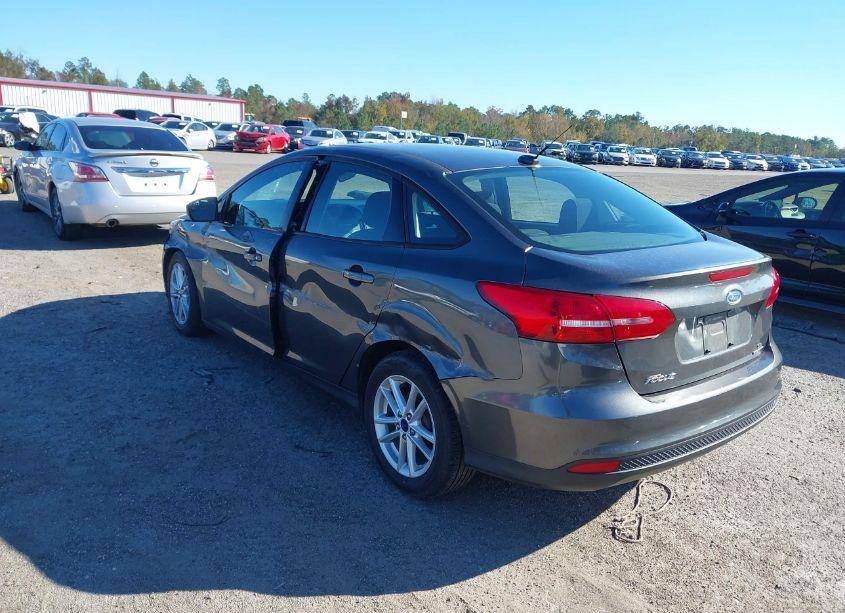 Photo 3 of 2016 Ford Focus SE (VIN 1FADP3F21GL373764)