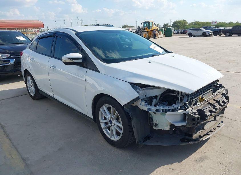 2016 Ford Focus SE (VIN 1FADP3F21GL391245) main photo