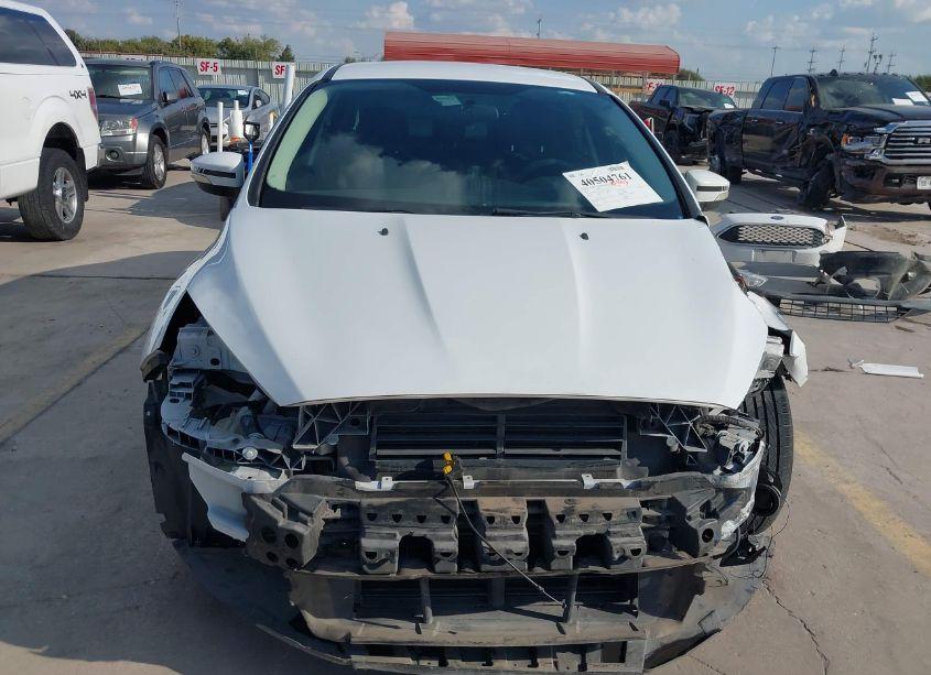 Photo 13 of 2016 Ford Focus SE (VIN 1FADP3F21GL391245)