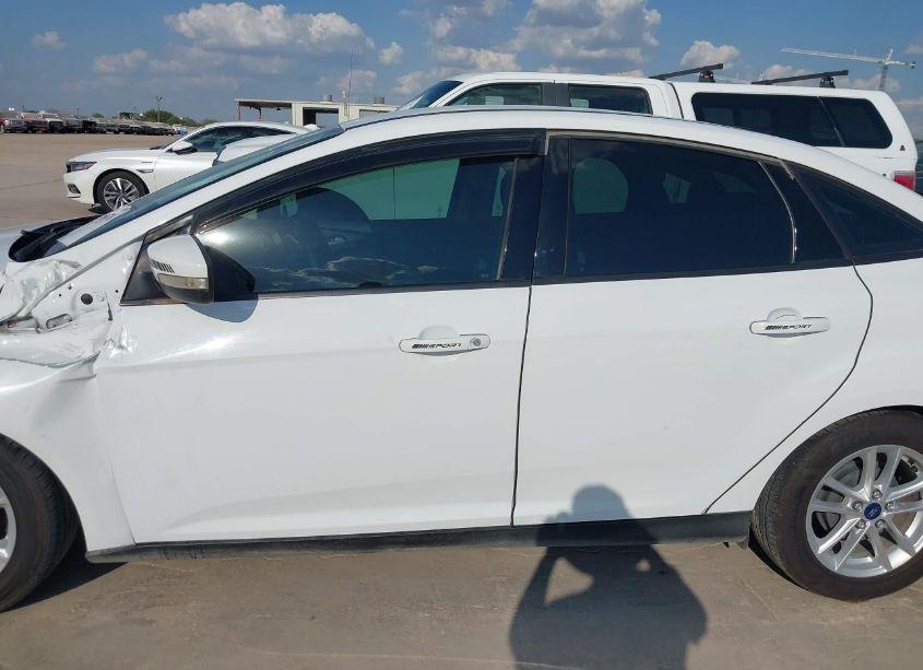 Photo 15 of 2016 Ford Focus SE (VIN 1FADP3F21GL391245)