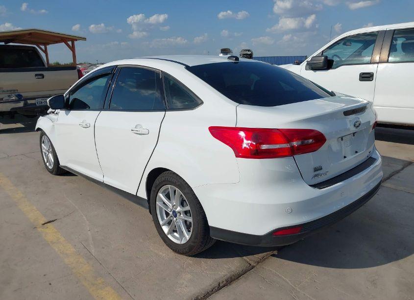 Photo 3 of 2016 Ford Focus SE (VIN 1FADP3F21GL391245)