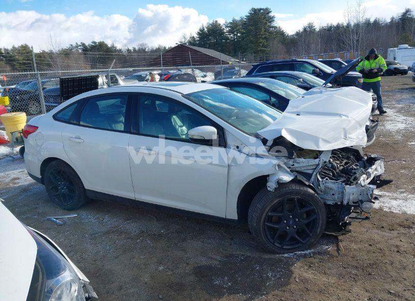 Photo 14 of 2016 Ford Focus SE (VIN 1FADP3F21GL396736)