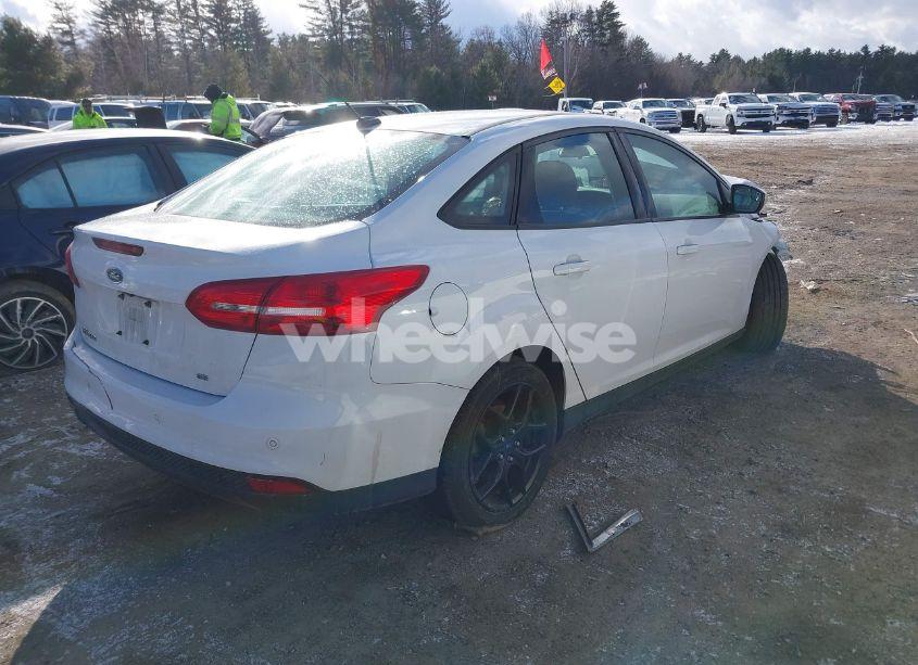 Photo 4 of 2016 Ford Focus SE (VIN 1FADP3F21GL396736)