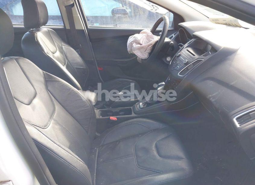 Photo 5 of 2016 Ford Focus SE (VIN 1FADP3F21GL396736)