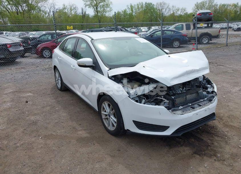 2016 Ford Focus SE (VIN 1FADP3F21GL403121) main photo