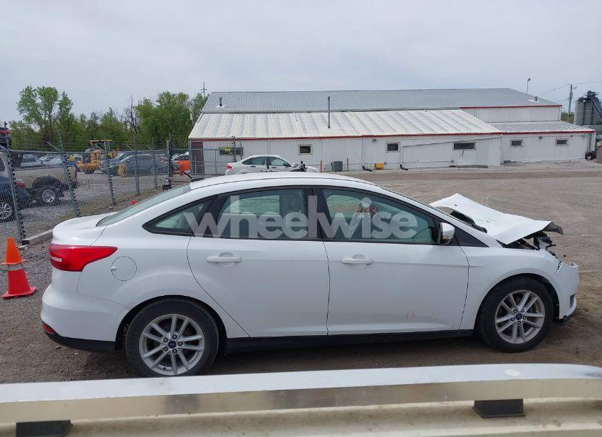 Photo 13 of 2016 Ford Focus SE (VIN 1FADP3F21GL403121)