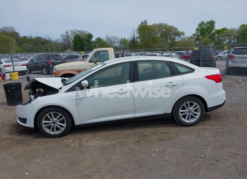 Photo 14 of 2016 Ford Focus SE (VIN 1FADP3F21GL403121)