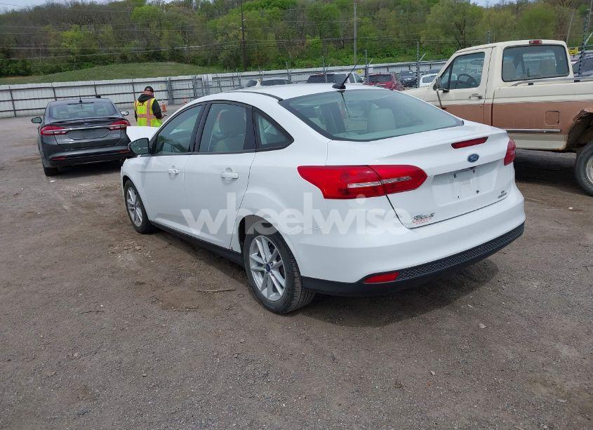 Photo 3 of 2016 Ford Focus SE (VIN 1FADP3F21GL403121)
