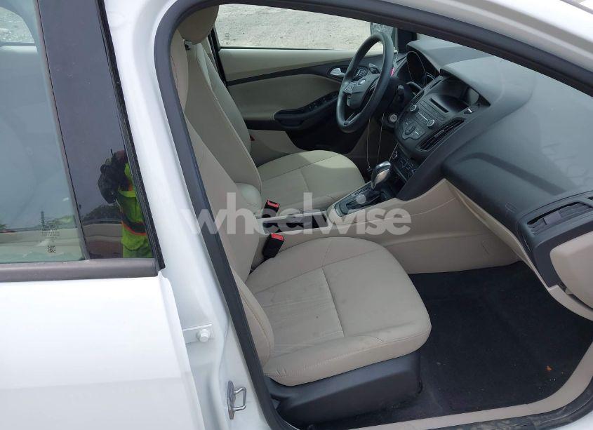 Photo 5 of 2016 Ford Focus SE (VIN 1FADP3F21GL403121)