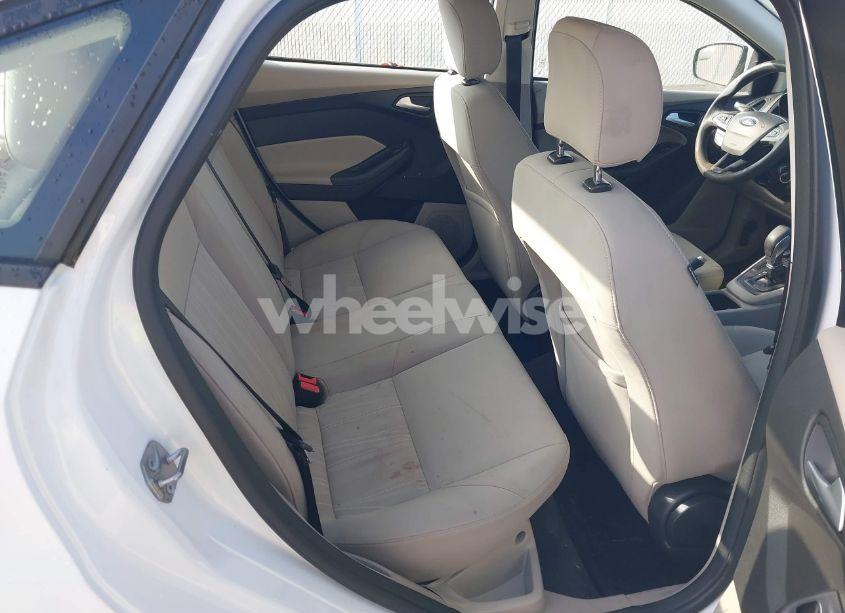 Photo 8 of 2017 Ford Focus SE (VIN 1FADP3F21HL212767)