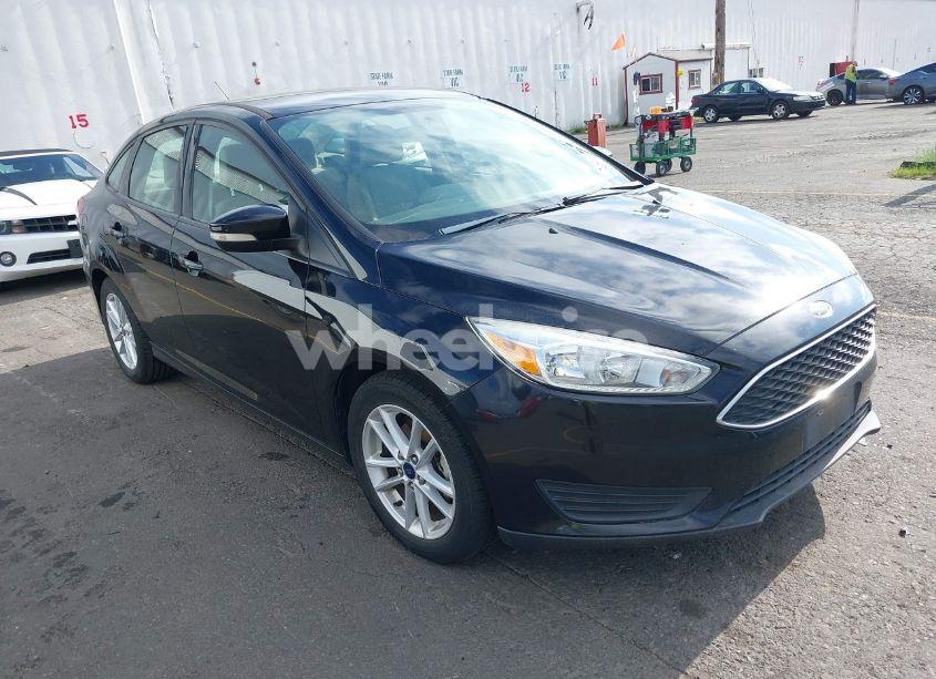 2017 Ford Focus SE (VIN 1FADP3F21HL218021) main photo
