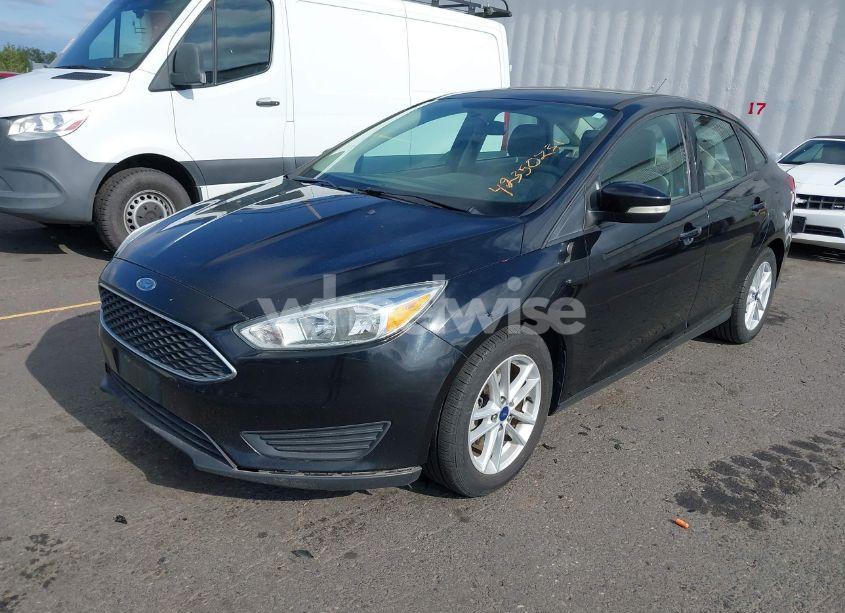 Photo 2 of 2017 Ford Focus SE (VIN 1FADP3F21HL218021)