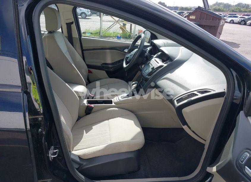 Photo 5 of 2017 Ford Focus SE (VIN 1FADP3F21HL218021)