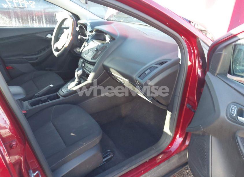 Photo 5 of 2017 Ford Focus SE (VIN 1FADP3F21HL247034)