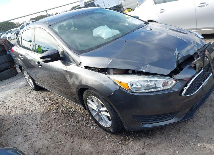 2017 Ford Focus SE (VIN 1FADP3F21HL251245) main photo
