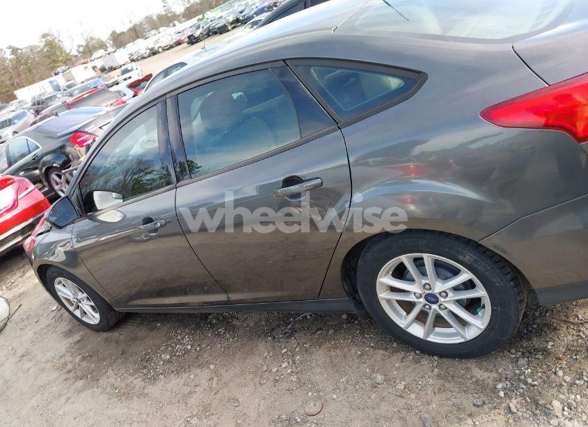 Photo 14 of 2017 Ford Focus SE (VIN 1FADP3F21HL251245)