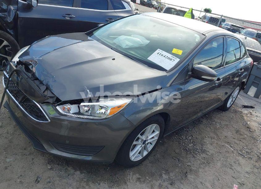 Photo 2 of 2017 Ford Focus SE (VIN 1FADP3F21HL251245)