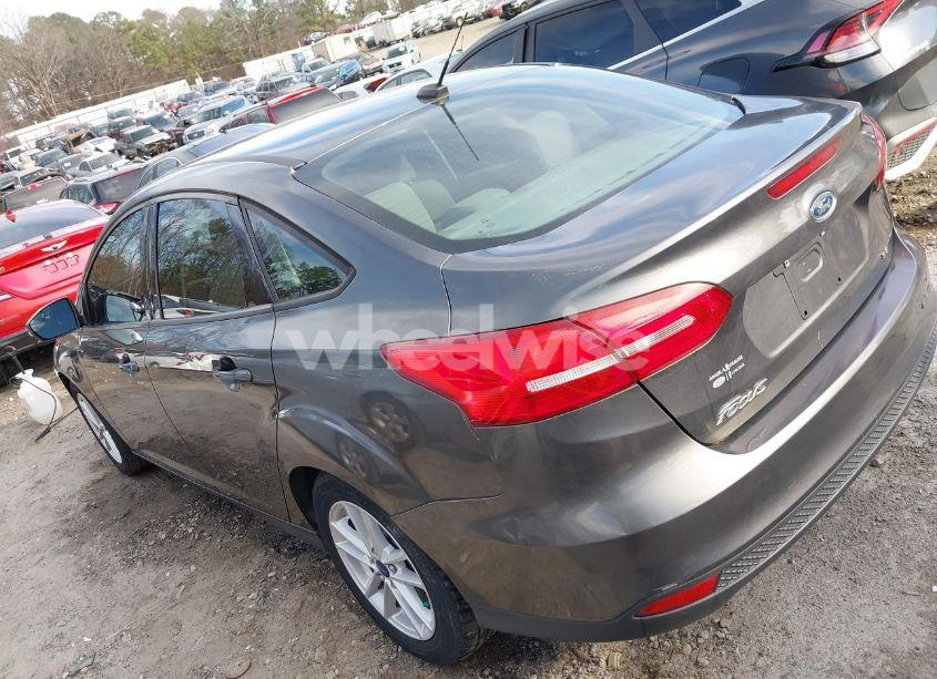 Photo 3 of 2017 Ford Focus SE (VIN 1FADP3F21HL251245)