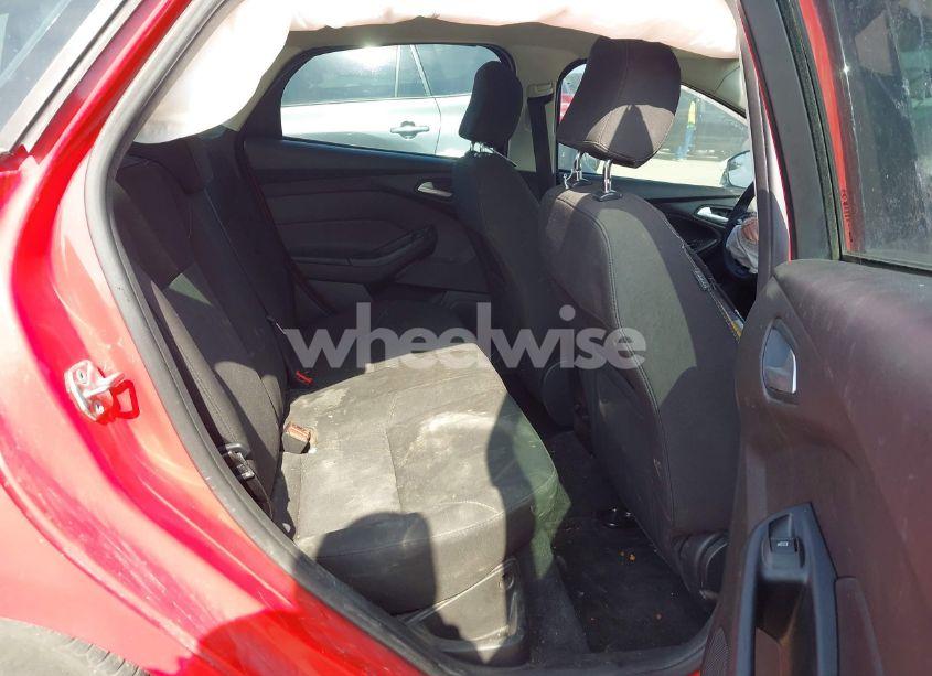 Photo 8 of 2017 Ford Focus SE (VIN 1FADP3F21HL267543)