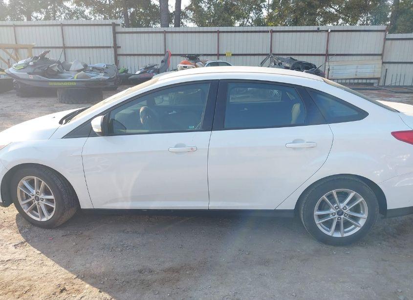 Photo 14 of 2017 Ford Focus SE (VIN 1FADP3F21HL285976)