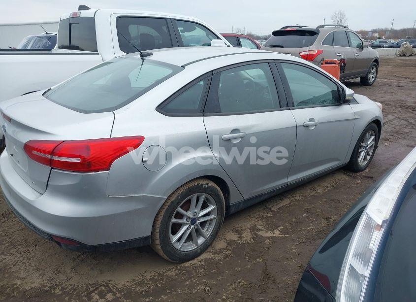 Photo 4 of 2017 Ford Focus SE (VIN 1FADP3F21HL300105)