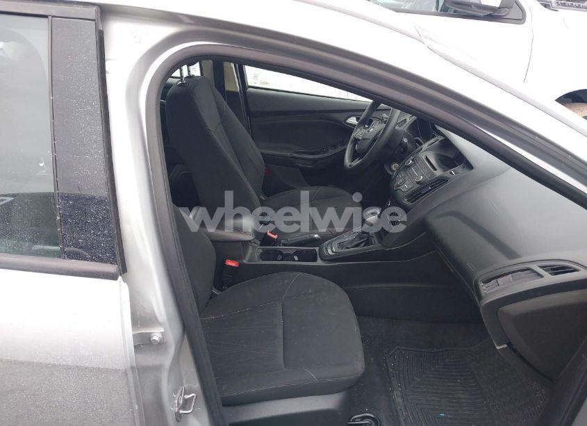 Photo 5 of 2017 Ford Focus SE (VIN 1FADP3F21HL300105)