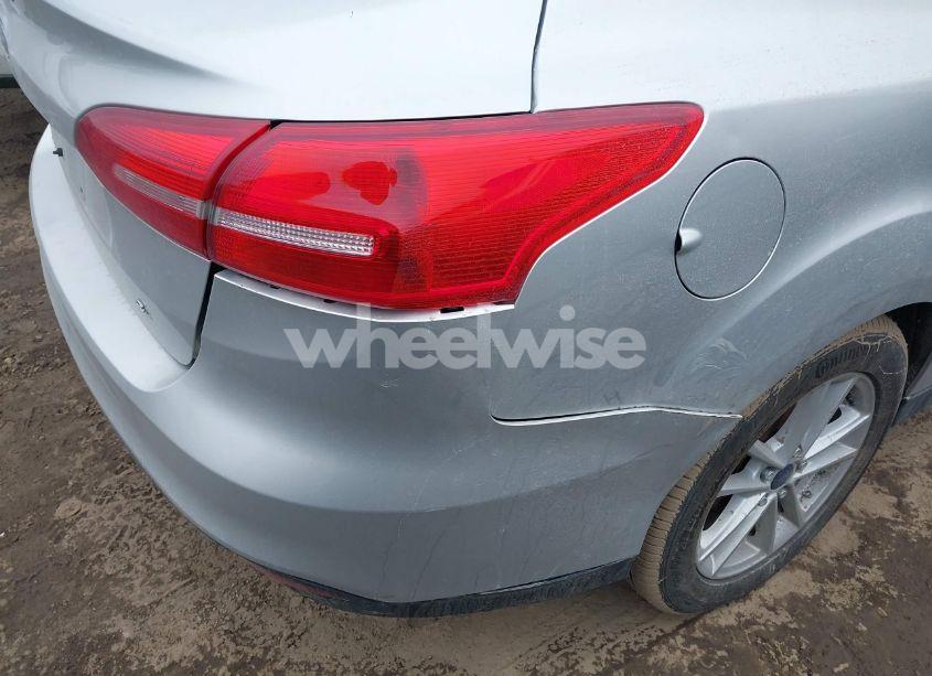 Photo 6 of 2017 Ford Focus SE (VIN 1FADP3F21HL300105)