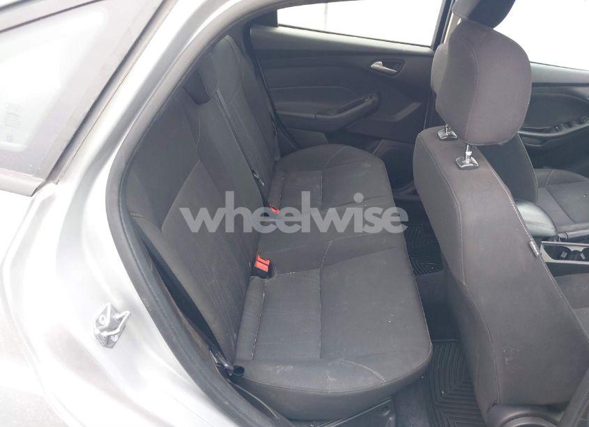 Photo 8 of 2017 Ford Focus SE (VIN 1FADP3F21HL300105)