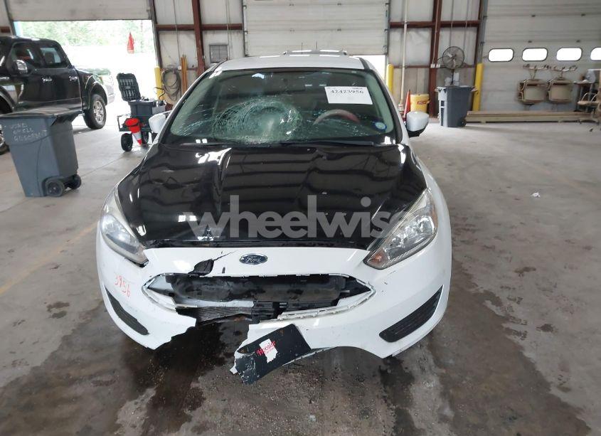 Photo 13 of 2017 Ford Focus SE (VIN 1FADP3F21HL303635)