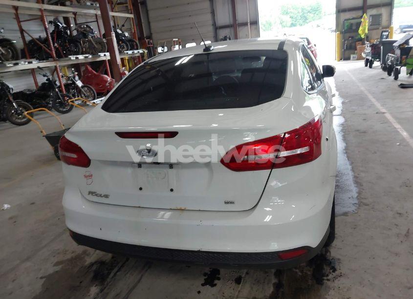 Photo 17 of 2017 Ford Focus SE (VIN 1FADP3F21HL303635)